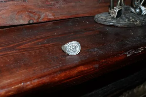 Продаётся кольцо печатка дворянское конец 17 века